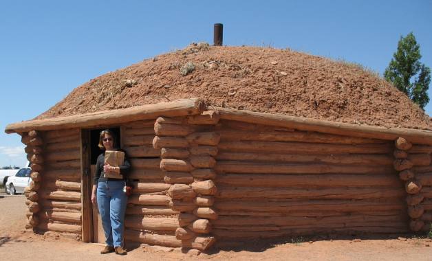 Navajo hogan near near free Cottonwood Campground Canyon de Chelly