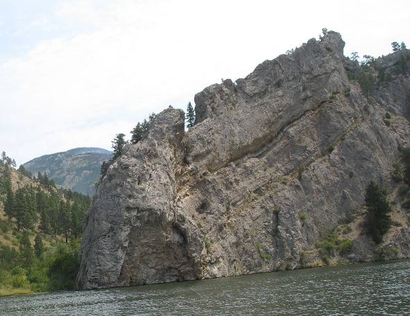 Igneous rock meets limestone, in what appears to be a sincline