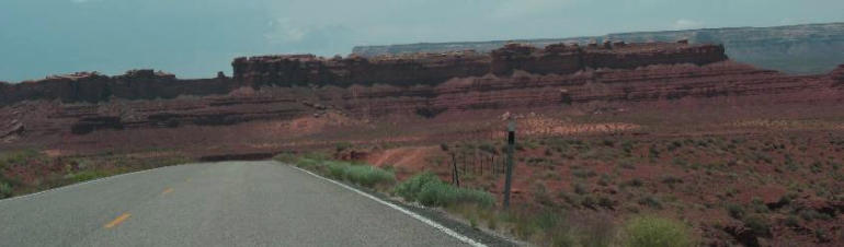 Geology as seen from US-163 between Bluff and Mexican Hat