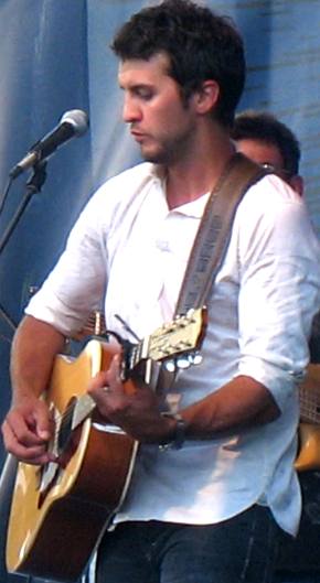 Luke Bryan on the Free Chevy Stage CMA 2008