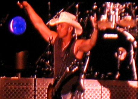 Kenny Chesney at Bama Jam 2010