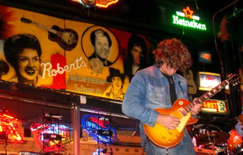 J.D. Simo performing in Robert's