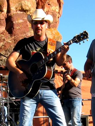 Craig Campbell performing at Willie Nelson's Country Throwdown