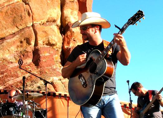 Craig Campbell performing at Willie Nelson's Country Throwdown
