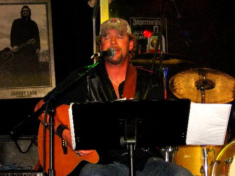 Chas Blakemore performing at Cowboy Bills in Key West