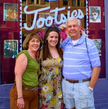 Anna Laprat, Anna Laprat, Mike and Joyce Hendrix at Tootsies on Broadway